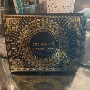 NIB Vintage Dawn Eyeshadow Palette